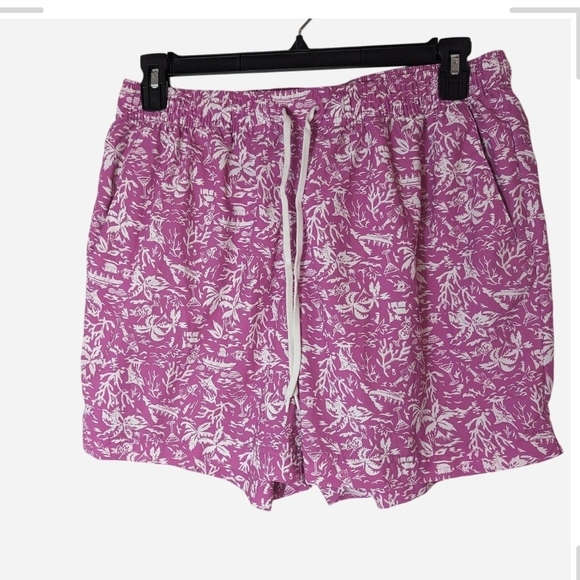 Columbia Pants - Pre-owned Columbia Pink and White Patterned Shorts